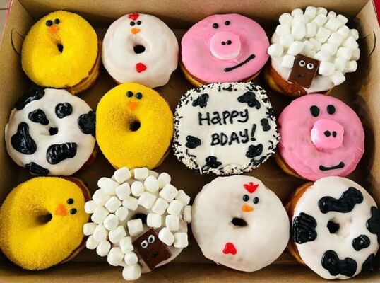 Automate de levage automatique 24 heures sur 24 machine à gâteaux avec tout cadre de porte en acier et verre de désencombrement